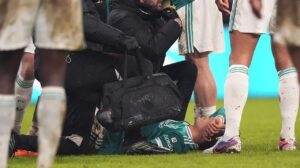 Wataru Endo Cedera Parah Saat Liverpool Kalahkan Sunderland, Arne Slot Khawatir Absen Lama