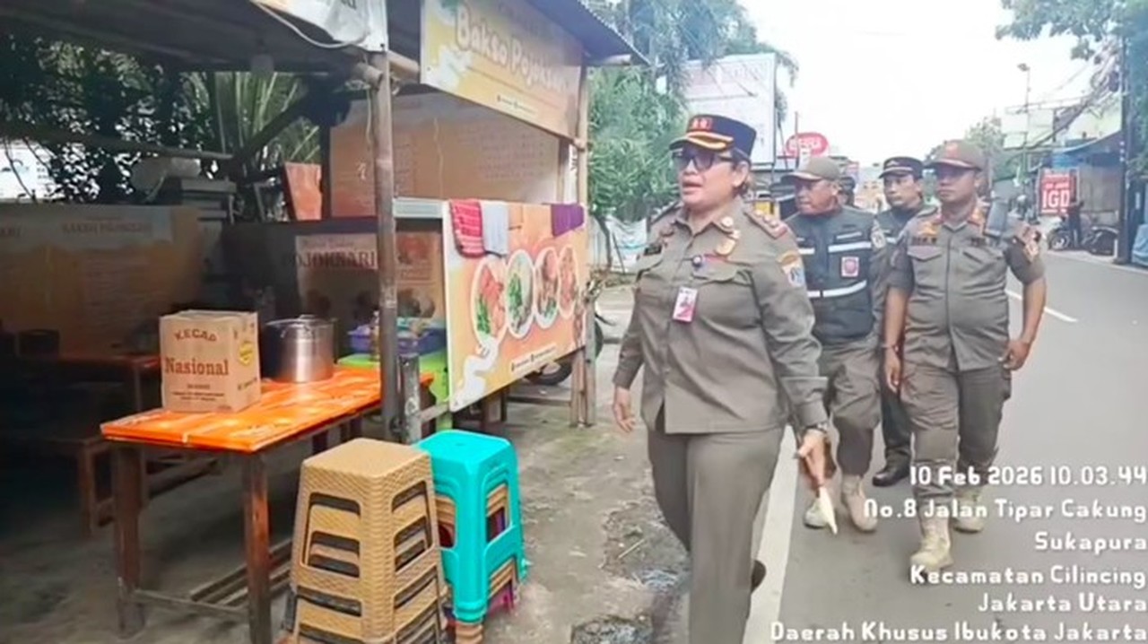 Satpol PP Cilincing Klarifikasi Kedai Bakso: Bukan Serobot Trotoar, Tapi Lahan Masjid