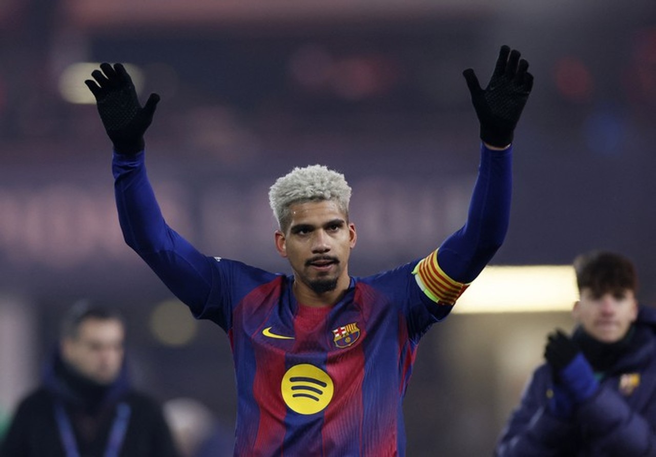 Araujo Tegaskan Barcelona Akan Melawan Real Madrid Hingga Akhir Perebutan Gelar LaLiga