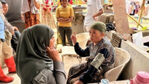 Polres Bogor Buka Posko Kesehatan untuk 155 Warga Terdampak Banjir di Babakan Madang