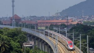 Jadwal Whoosh Dipangkas 22 Hari Akibat Pemindahan Kabel SUTT Kompleks