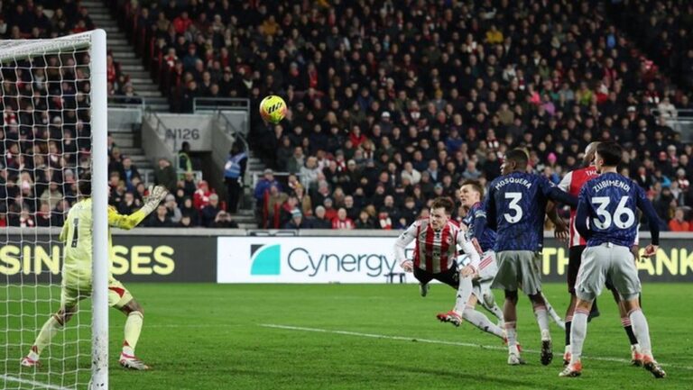 Arsenal Gagal Menang di Kandang Brentford Akibat Senjata Makan Tuan Bola Mati