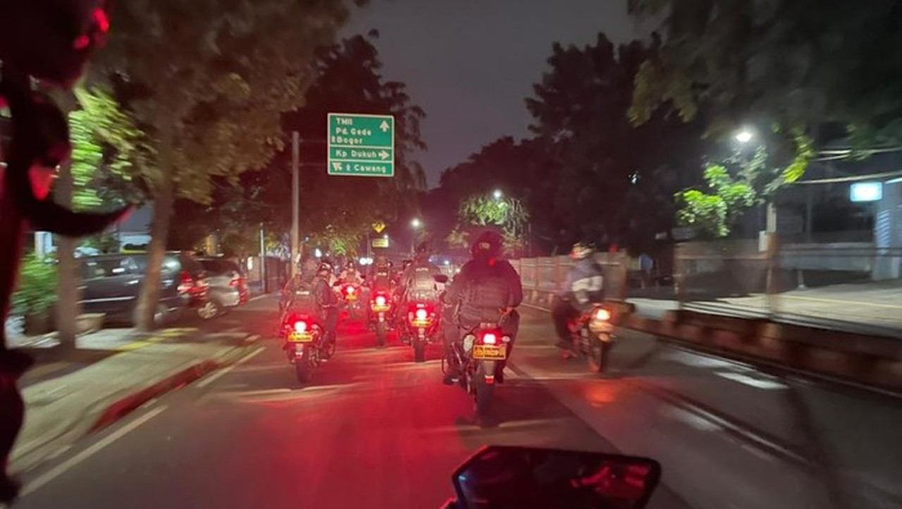 Patroli Gabungan Polda Metro Jaya Gagalkan Balap Liar dan Pesta Miras di Jakarta Timur Patroli Gabungan Polda Metro Jaya Gagalkan Balap Liar dan Pesta Miras di Jakarta Timur