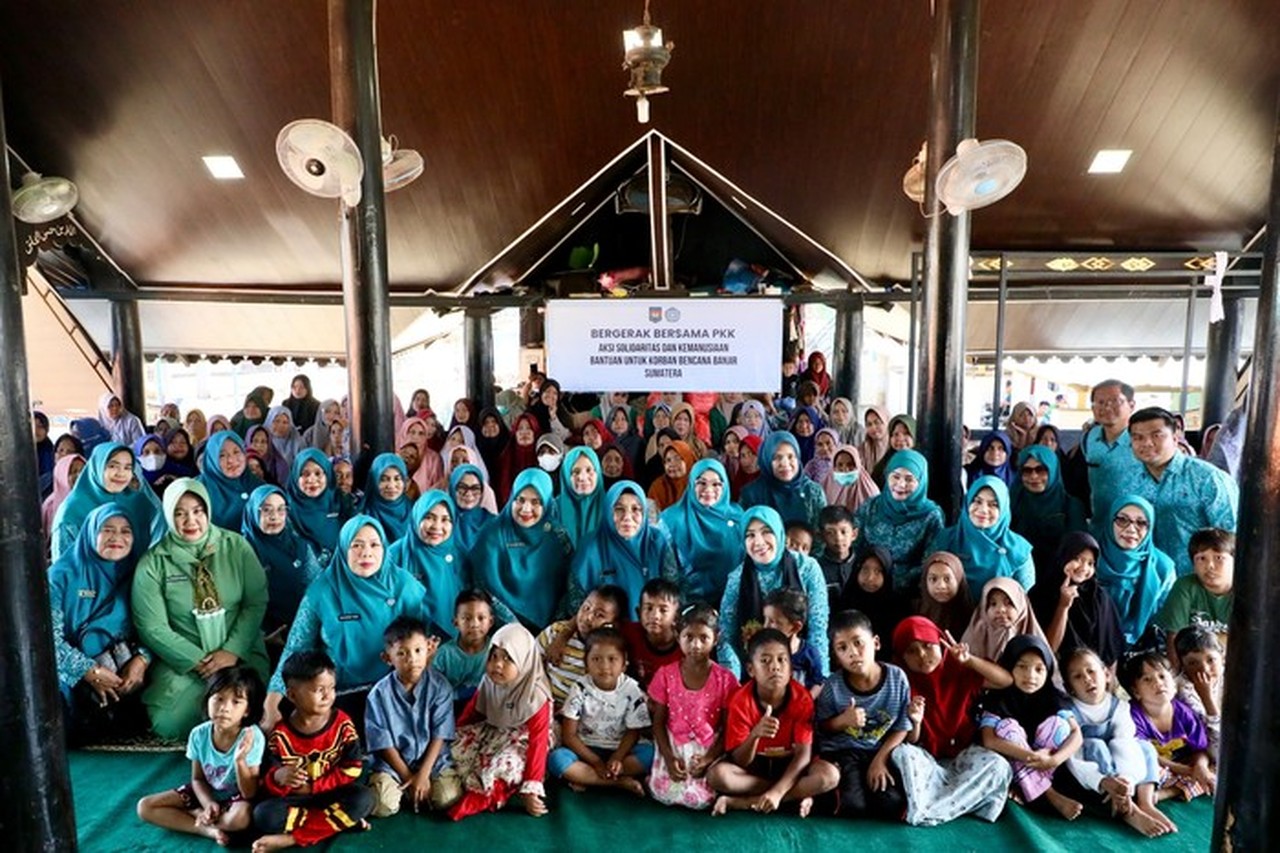 Ketua TP PKK Pusat Tri Tito Karnavian Salurkan Bantuan untuk Korban Banjir Pidie Jaya