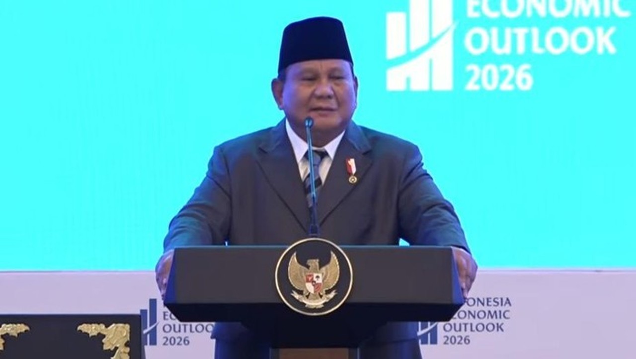 Prabowo Berkelakar: Perlu Sedikit Otoriter untuk Berantas Koruptor di Era Demokrasi? Prabowo Berkelakar: Perlu Sedikit Otoriter untuk Berantas Koruptor di Era Demokrasi?