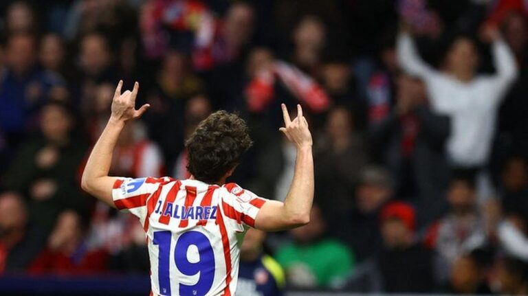 Julian Alvarez Akhiri Paceklik Gol, Atletico Madrid Ungguli Barcelona di Copa del Rey Julian Alvarez Akhiri Paceklik Gol, Atletico Madrid Ungguli Barcelona di Copa del Rey