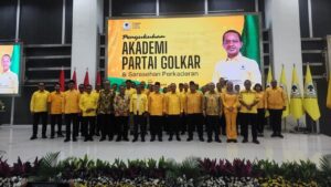 Bahlil Lahadalia Lantik Pengurus Akademi Partai Golkar, Hajriyanto Thohari Ditunjuk Jadi Direktur