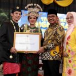 106 Pasangan di Tangerang Rayakan Pernikahan Massal dalam Acara Budaya Betawi