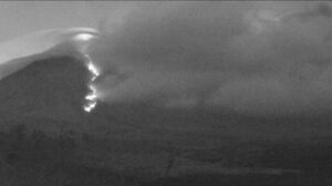 Gunung Semeru Erupsi Dua Kali, Semburkan Awan Panas Sejauh 4 Kilometer