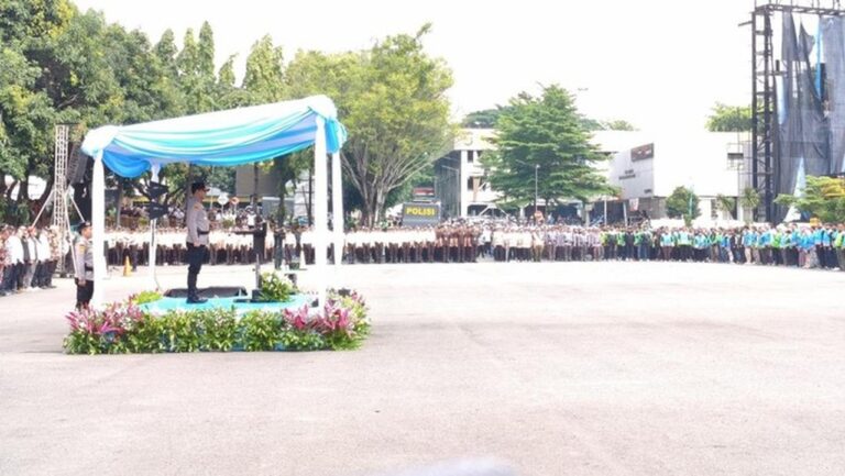 Polda Metro Jaya Gelar Apel Siaga Kamtibmas Bersama Ojol dan Buruh Jelang Ramadan