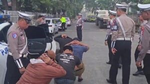 Polantas Cikampek Gagalkan Pencurian Ban Serep, Empat Pelaku Dibekuk di Tol