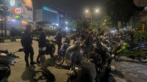 Brimob dan Polres Jaktim Gagalkan Balap Liar di Rawamangun, 6 Motor Diamankan