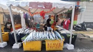 Jelang Imlek, Pedagang Bandeng Rawa Belong Raup Omzet Jutaan Rupiah