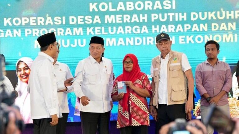 Kopdes Merah Putih: Kolaborasi Lintas Kementerian Percepat Pengentasan Kemiskinan Ekstrem Kopdes Merah Putih: Kolaborasi Lintas Kementerian Percepat Pengentasan Kemiskinan Ekstrem