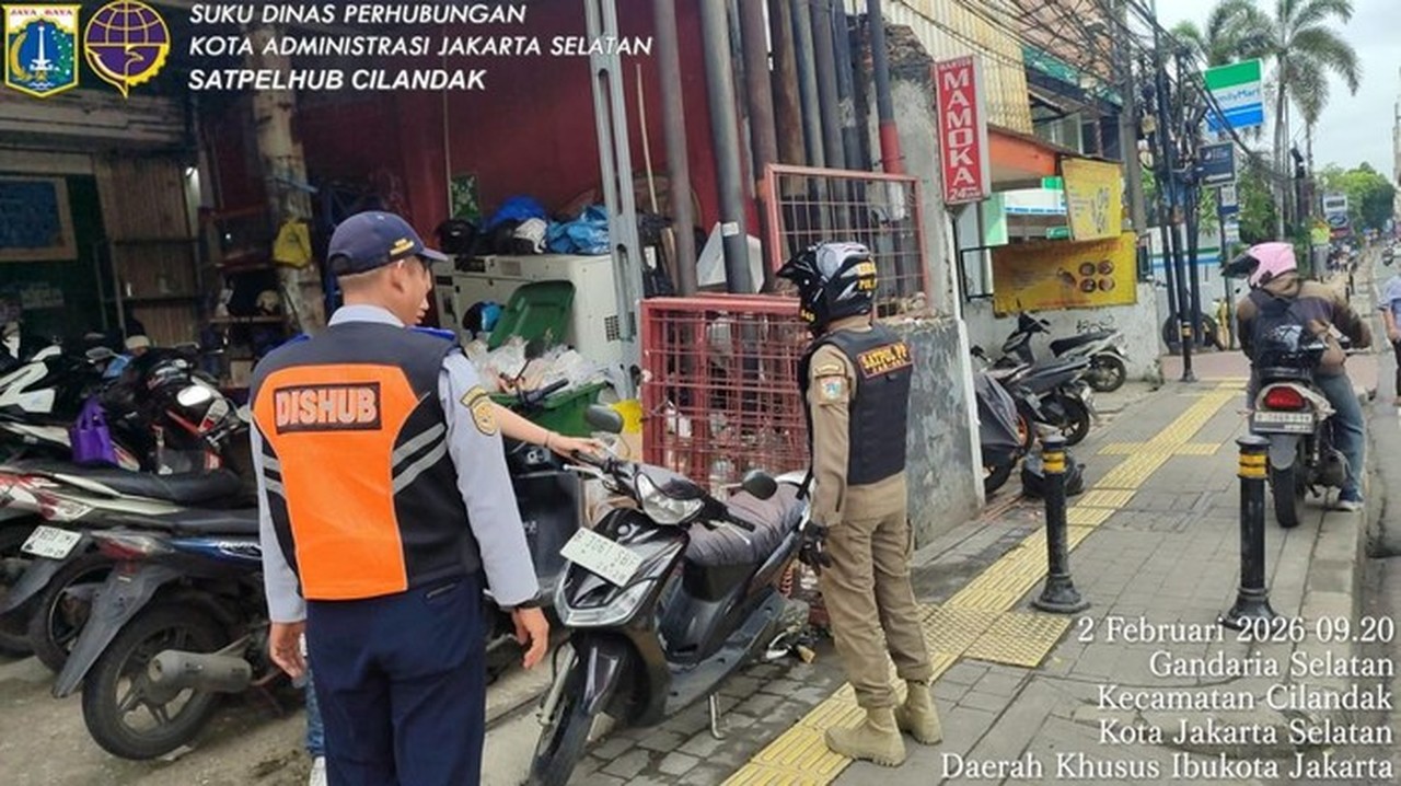 Parkir Liar di Trotoar Fatmawati Halangi Tunanetra, Dishub DKI Janjikan Penertiban Rutin
