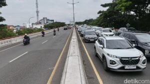 Long Weekend Imlek, Kemacetan Parah Terjadi di Gerbang Tol Pasteur Bandung