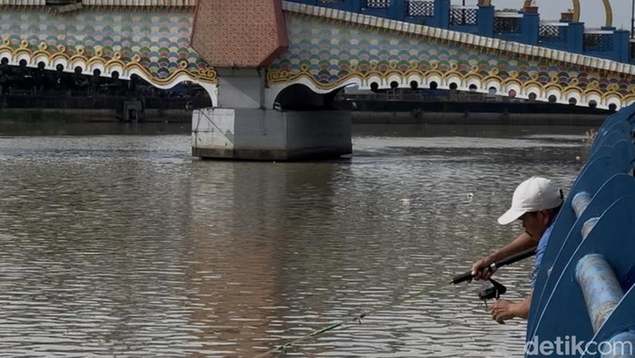 Sungai Cisadane Tercemar Pestisida Pasca Kebakaran Gudang, Risiko Kesehatan Mengintai