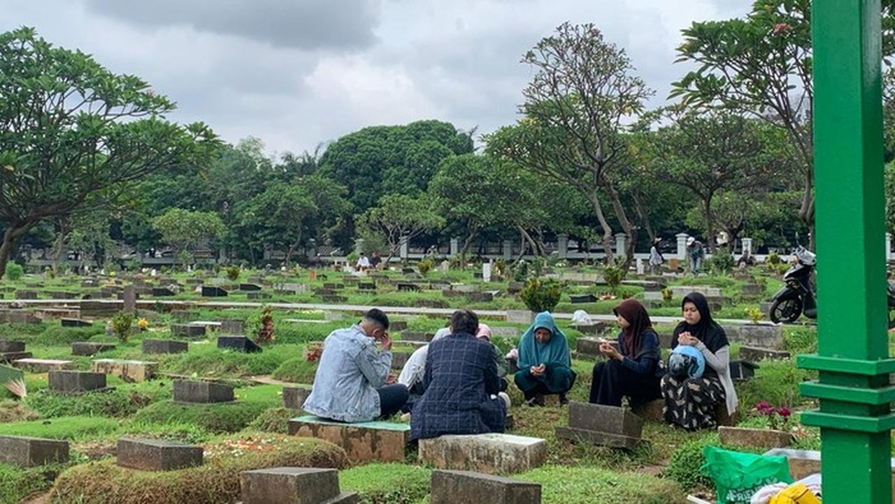 Tradisi Ziarah Makam Jelang Ramadan: Pengingat Diri dan Doa untuk Keluarga