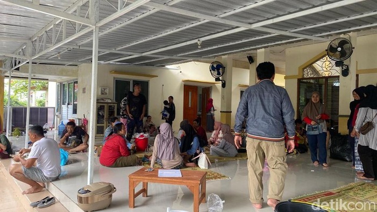 Banjir Bandang Terjang Tembalang Semarang, Ratusan Warga Mengungsi Akibat Luapan Air