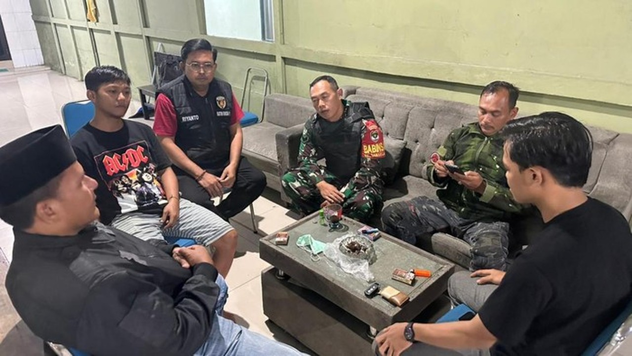 Tukang Sayur Protes ke Rumah Camat Ciputat dengan Tumpukan Sayur, Berujung Mediasi Kekeluargaan