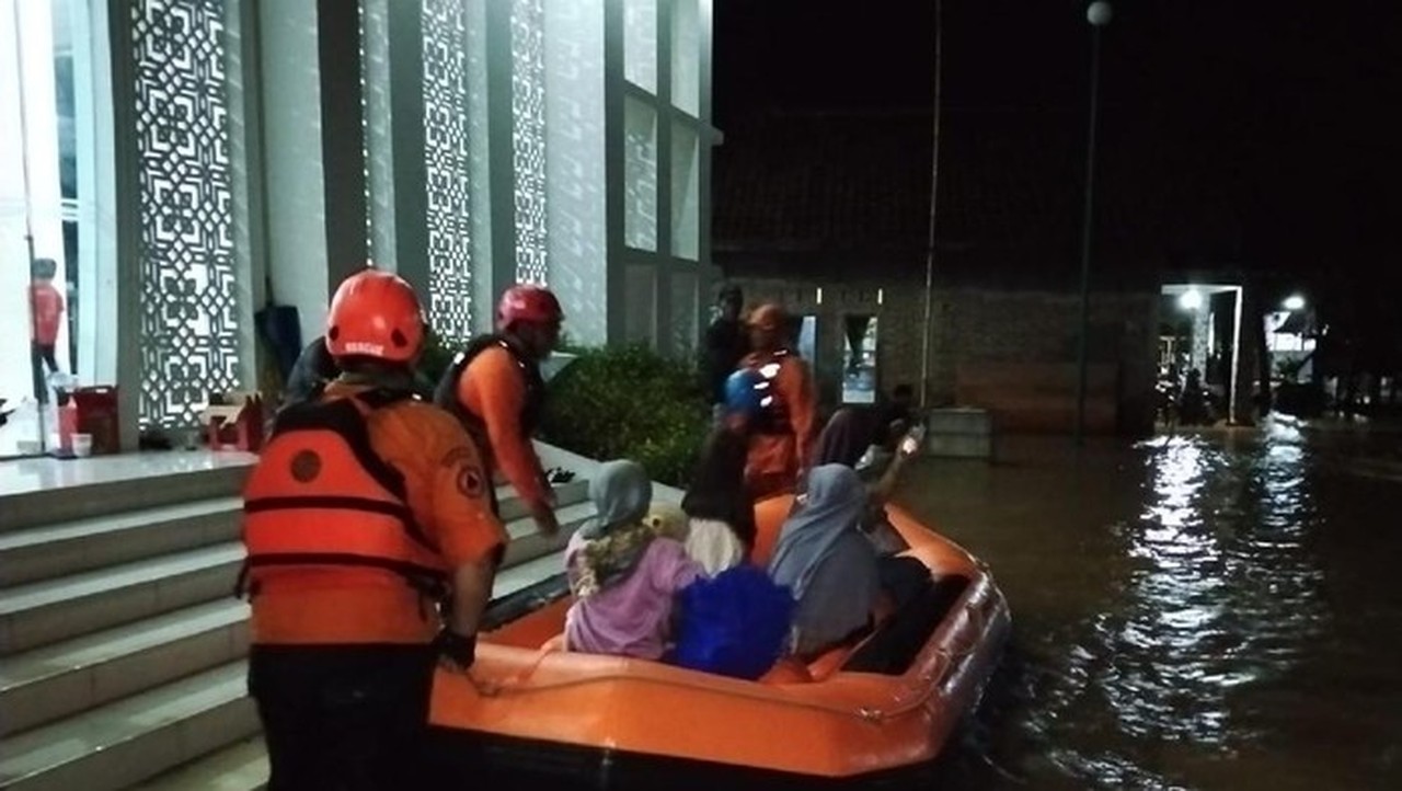 Sungai Citalahab Meluap Lagi, Tanggul Jebol Rendam Ratusan Rumah di Ciamis