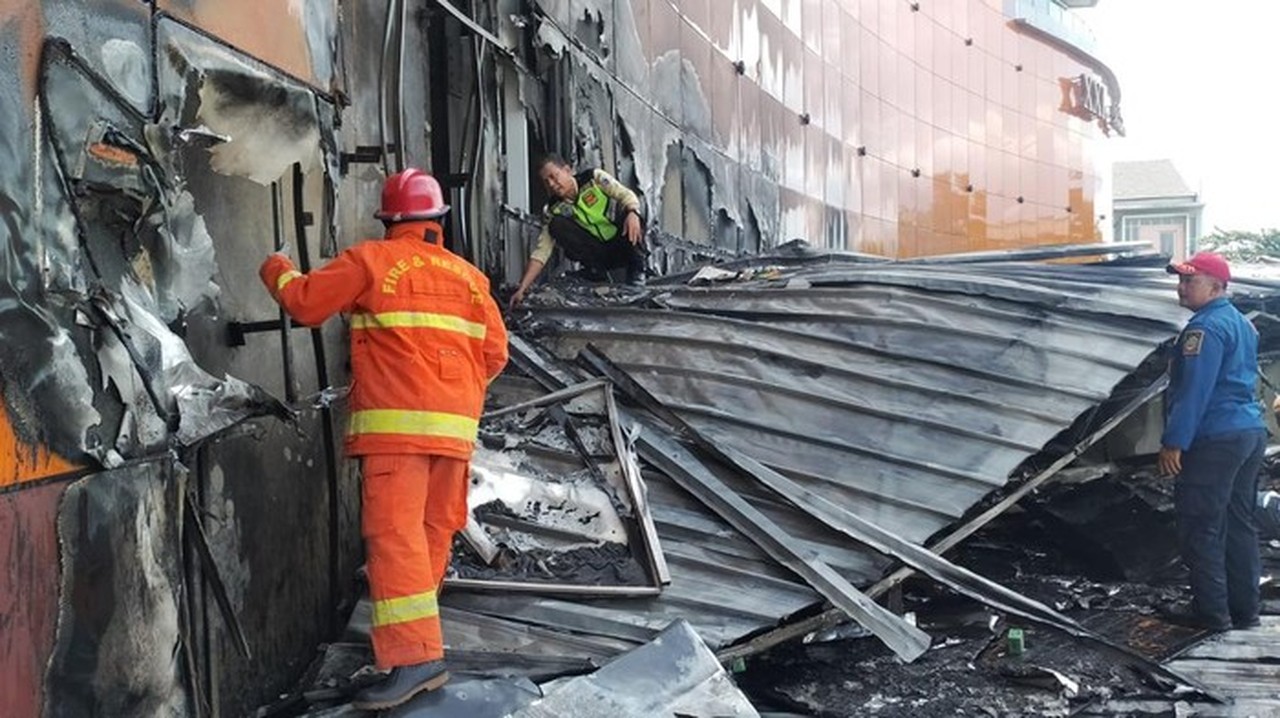 Percikan Las Proyek Reklame Picu Kebakaran Mal Ciputra Cibubur