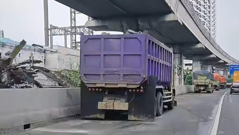 Libur Imlek 2026: Korlantas Sterilkan Bahu Jalan Tol, Arus Lalin Lancar