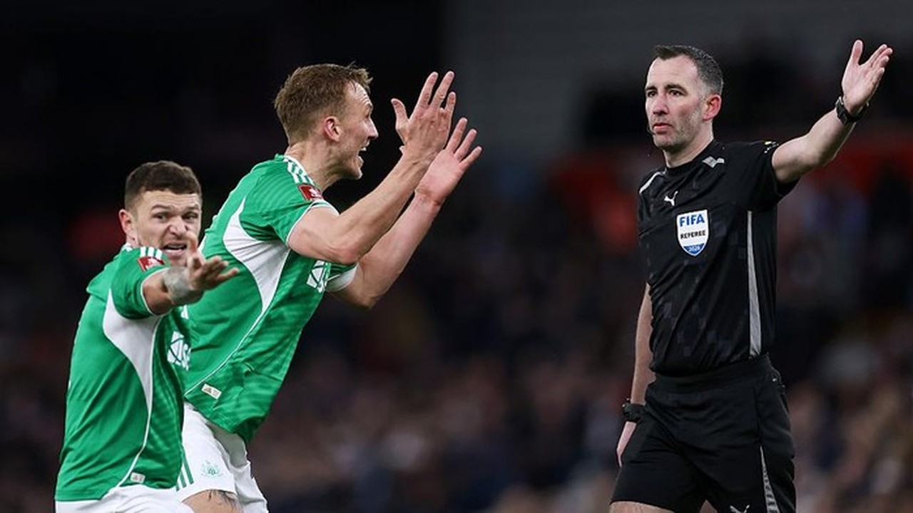 Wasit Piala FA Diistirahatkan Setelah Buat Sejumlah Keputusan Kontroversial Lawan Aston Villa