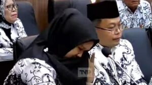 Tangisan Guru Honorer Indah Pecah di Senayan: Keluhkan Sulitnya Masuk Dapodik dan Nasib P3K