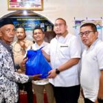 Jelang Ramadan, Andre Rosiade Bagikan 1.000 Sembako untuk Warga Tigo Lurah, Solok