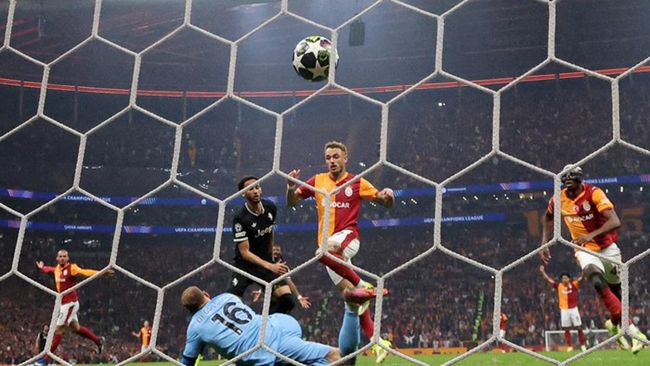 Juventus Tumbang 2-5 dari Galatasaray, Pertahanan Rapuh Jadi Sorotan Utama