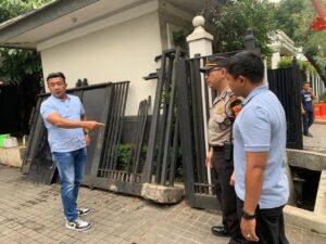 Mobil Tabrak Pagar Rumah Jusuf Kalla di Jakarta Selatan, Pengemudi Diduga Mengantuk