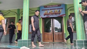 Jelang Ramadan, Polres Bogor Bersih-bersih 36 Masjid dan Tanam Pohon