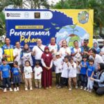 PT PP Sinergikan K3, ESG, dan Transportasi Hijau Lewat Penanaman Pohon di Bekasi