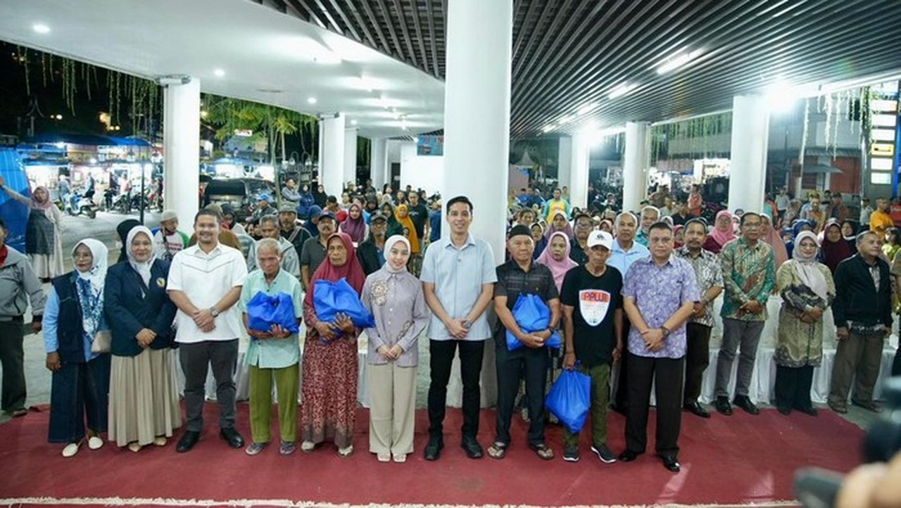 Jelang Ramadan, Andre Rosiade Salurkan 5.000 Paket Sembako untuk Warga Sawahlunto Jelang Ramadan, Andre Rosiade Salurkan 5.000 Paket Sembako untuk Warga Sawahlunto