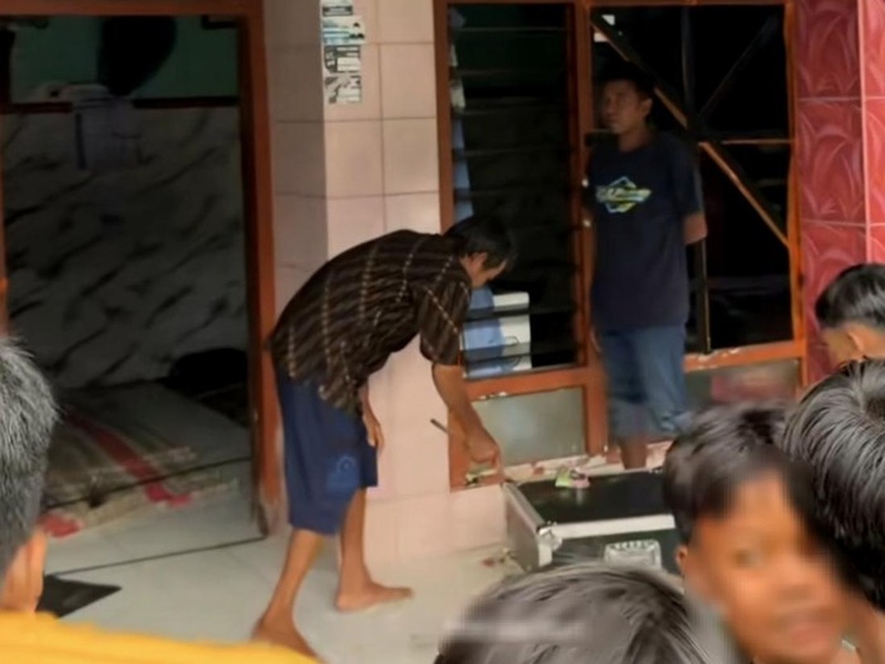 Karnaval Sound Horeg di Mojokerto Tuai Kritik, Plafon Rumah Warga Disebut Rontok