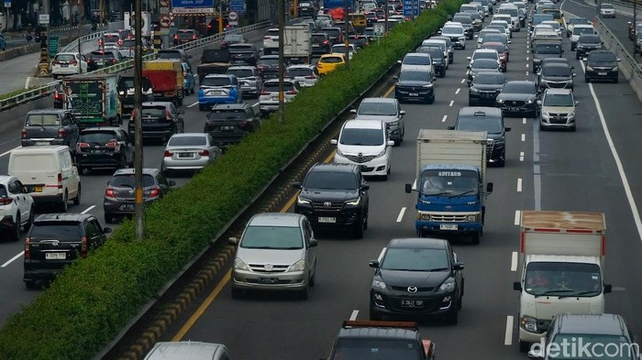 Hari Pertama Puasa, Kepadatan Lalin dan Kecelakaan Beruntun Warnai Tol Jakarta