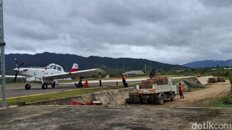 Pesawat Pengangkut BBM Diduga Jatuh di Kaltara, Asap Membubung dari Perbukitan Krayan