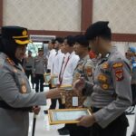Kapolres Metro Bekasi Beri Penghargaan 39 Anggota, Tekankan Pelayanan Humanis dan Respons Cepat