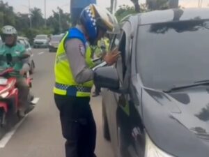 ETLE Mobile Handheld Presisi: Inovasi Ditlantas Polda Metro Tindak Pelanggaran Lalin Dinamis