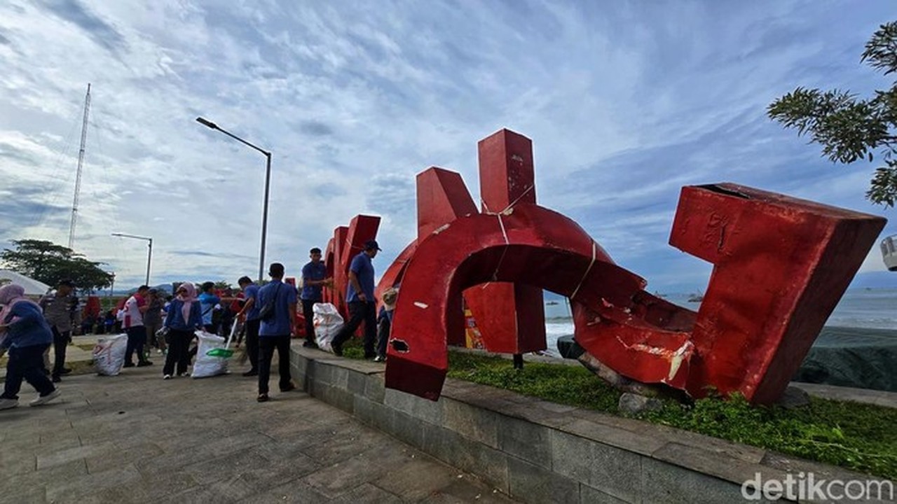 Alun-alun Gadobangkong Sukabumi Rusak Parah, Bupati Asep Japar Tinjau Langsung Lokasi