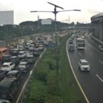 Arus Kendaraan dari Tol Luar Jakarta Lumpuhkan Interchange Cawang, Lalin Terjebak Kemacetan Parah