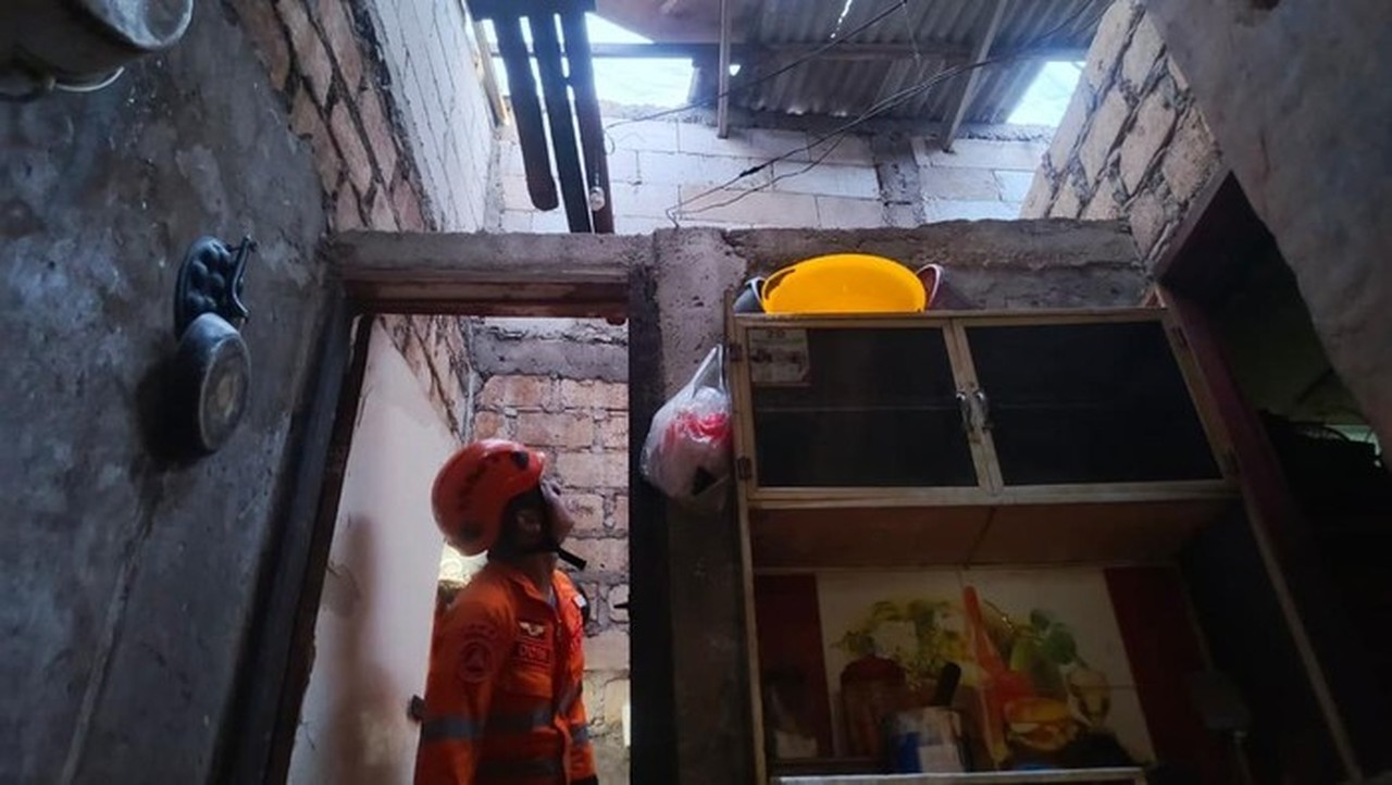 Angin Kencang Terjang Bogor Utara, Lima Rumah Warga Rusak di Bagian Atap