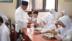Survei Kemendikdasmen: Makan Bergizi Gratis Tingkatkan Fokus Belajar Murid Signifikan