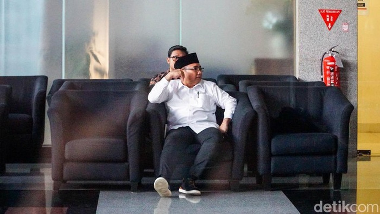 KPK Perpanjang Cekal Eks Menag Yaqut dan Stafsus Terkait Kasus Korupsi Kuota Haji KPK Perpanjang Cekal Eks Menag Yaqut dan Stafsus Terkait Kasus Korupsi Kuota Haji