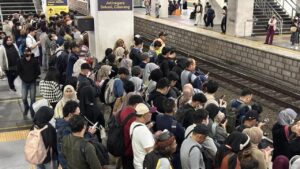 Ramadan Tiba, Stasiun Manggarai Membeludak Jelang Buka Puasa