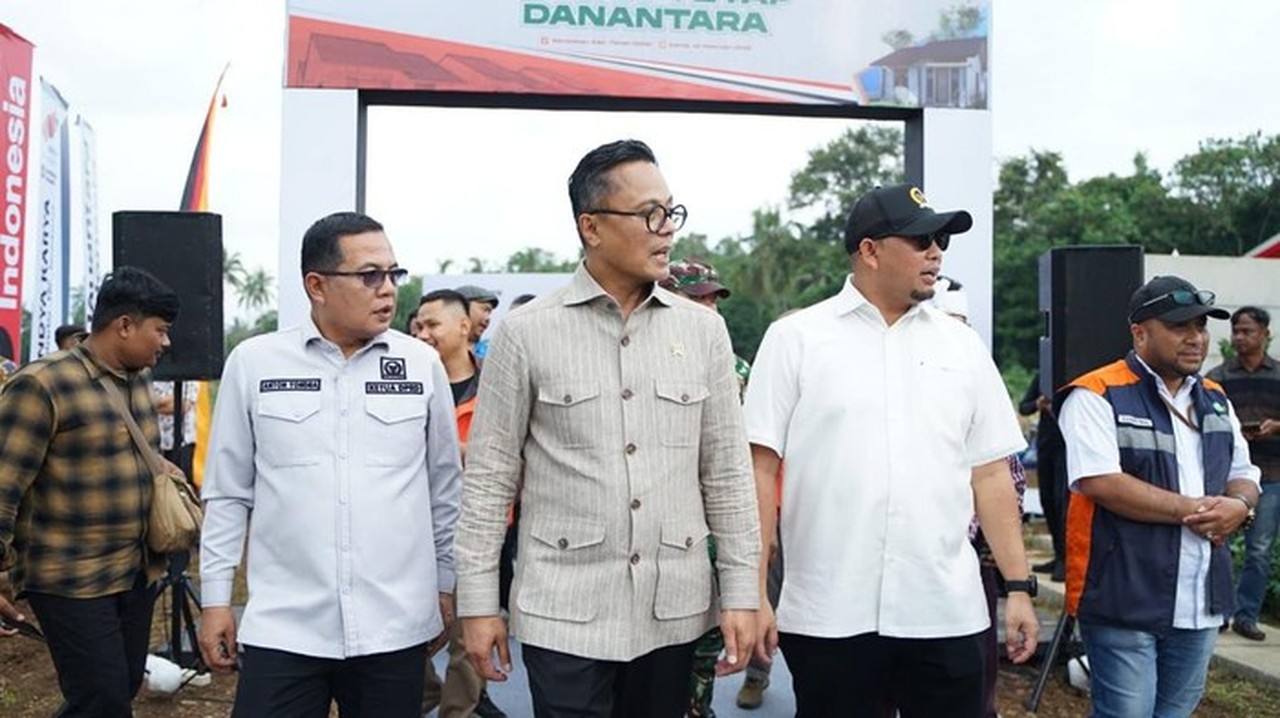 Andre Rosiade dan Dony Oskaria Resmikan Pembangunan Huntap Korban Galodo Tanah Datar Andre Rosiade dan Dony Oskaria Resmikan Pembangunan Huntap Korban Galodo Tanah Datar