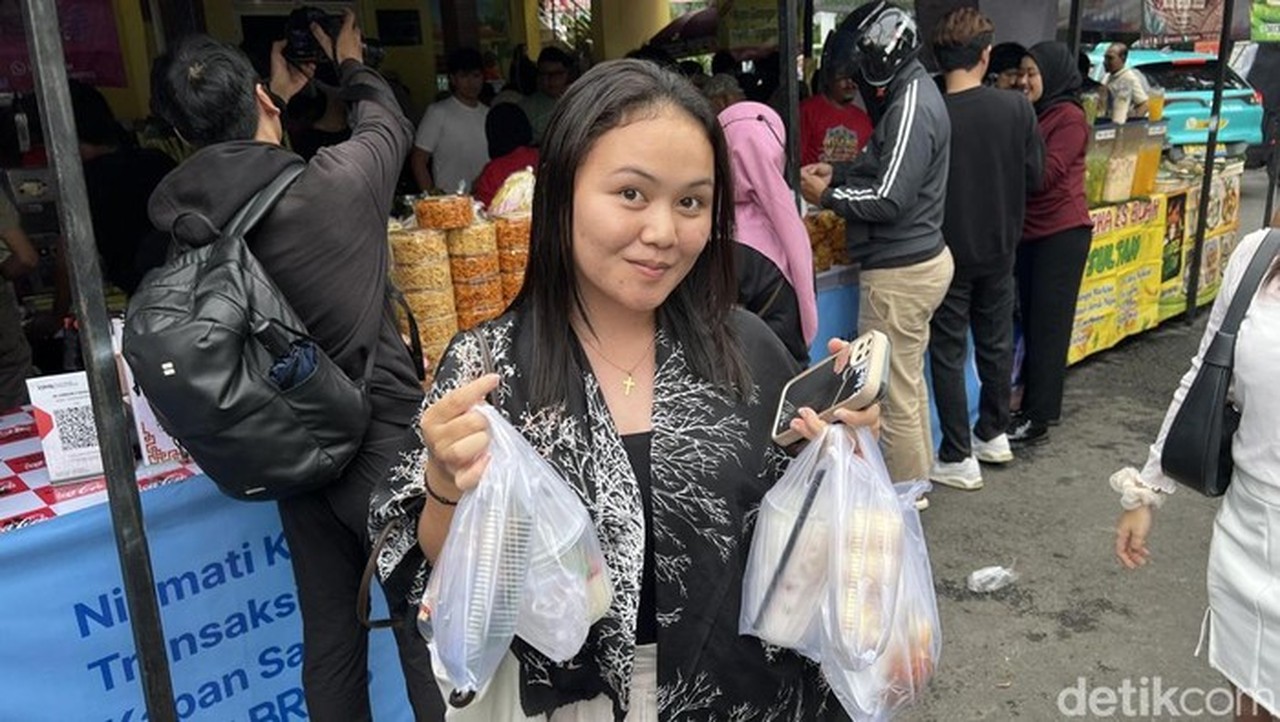 Cerita Warga Nonmuslim Ikut ‘War’ Takjil di Benhil: Senang Bisa Coba Beragam Kuliner Ramadan