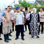 Mendagri Tito Karnavian Pantau Langsung Pembersihan Lumpur Pascabanjir di Aceh Tamiang