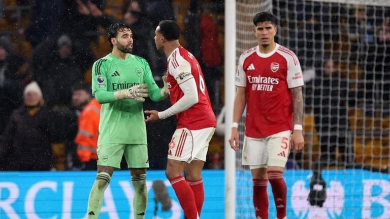 Arsenal Terpeleset Lagi, Paul Merson Ingatkan: Jangan Main ‘Gigi Dua’ Jika Ingin Juara